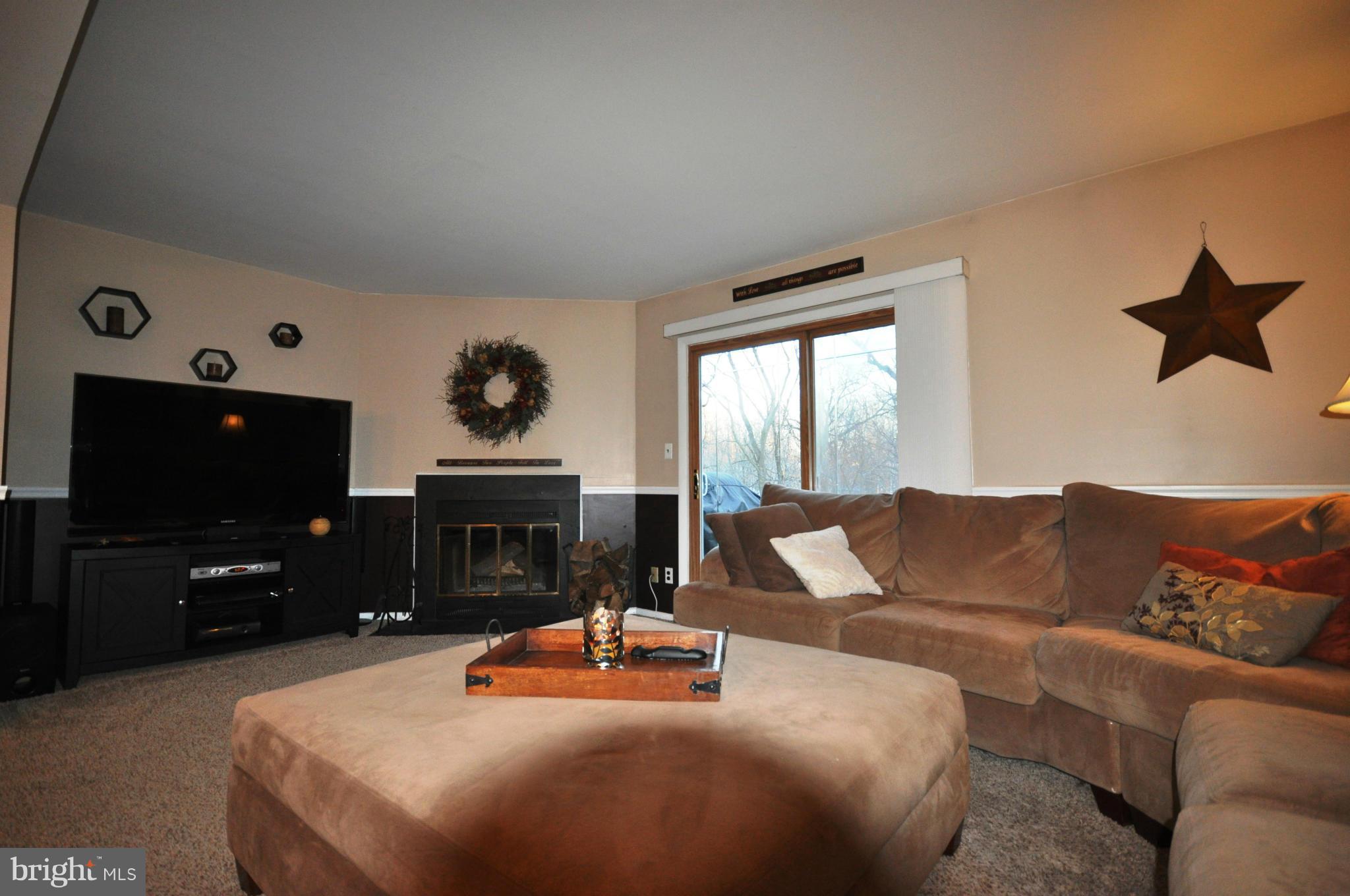 9269 Bellbeck Road Baltimore, MD 21234 - Photo 11 of 30 Living Room