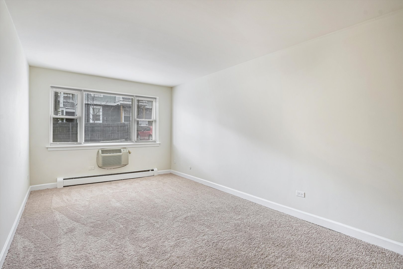1039 College Avenue, Unit 2E Wheaton, IL 60187 - Photo 8 of 18 an empty room with windows