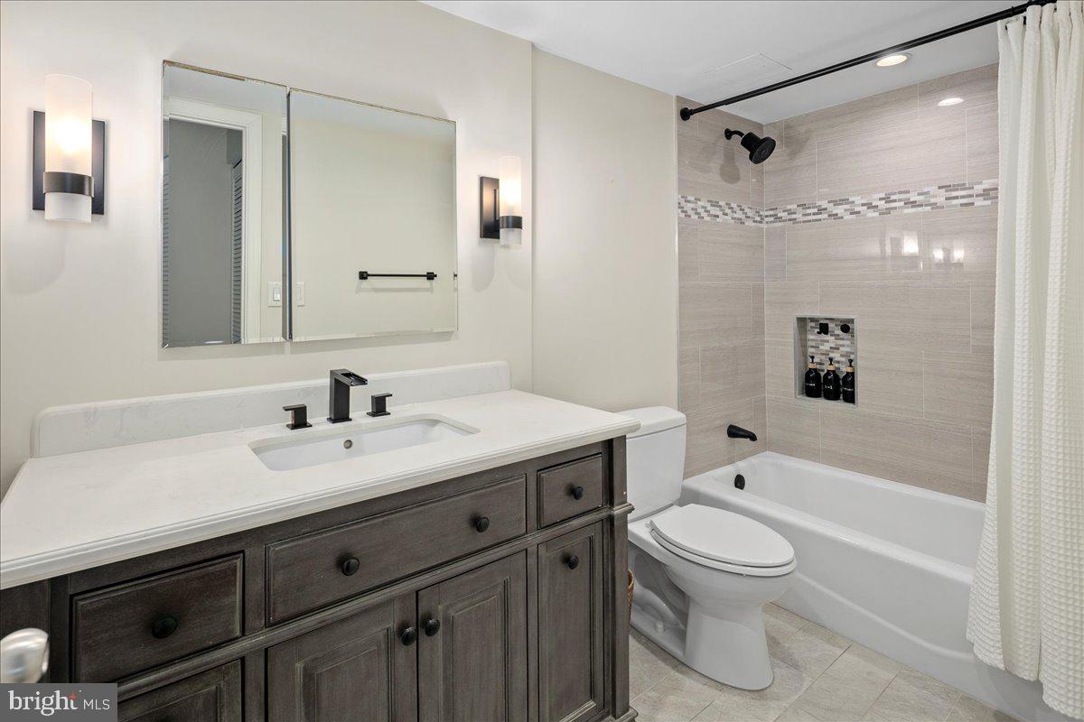 5901 Mt Eagle Drive, Unit 802 Alexandria, VA 22303 - Photo 29 of 52