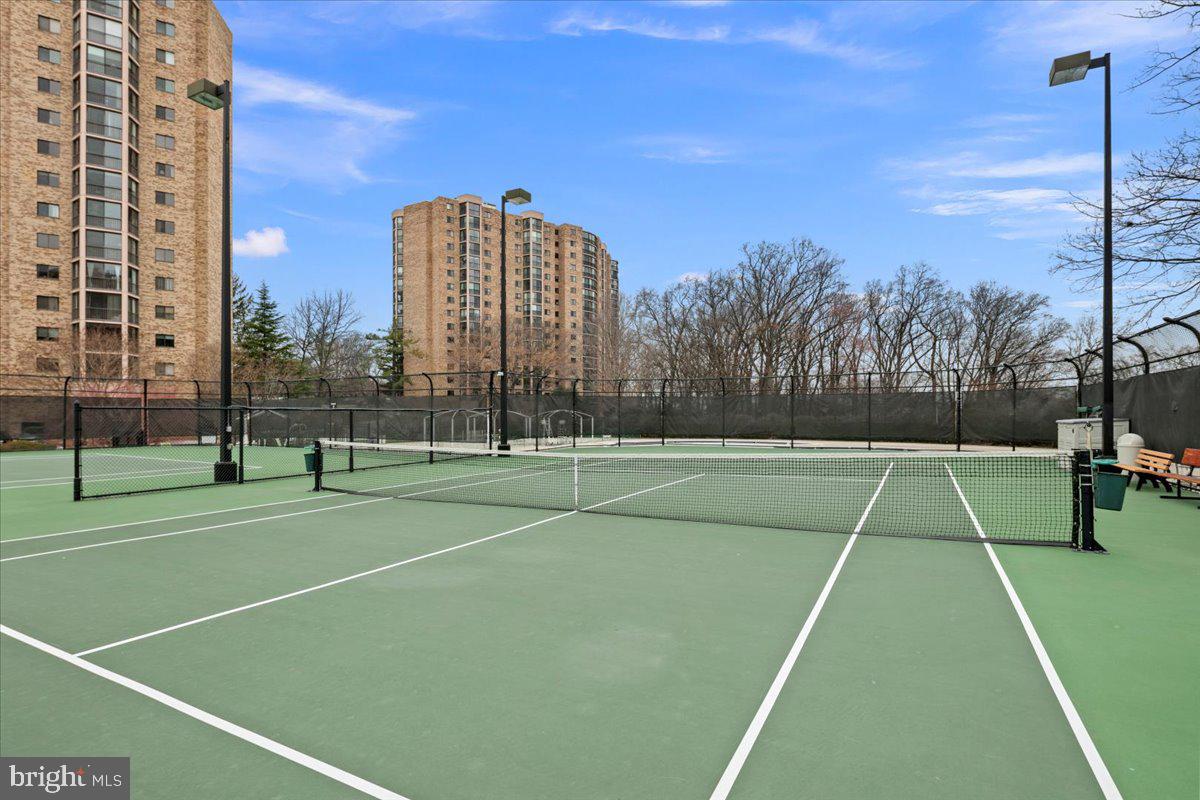 5901 Mt Eagle Drive, Unit 802 Alexandria, VA 22303 - Photo 42 of 52 Tennis and Pickleball Courts