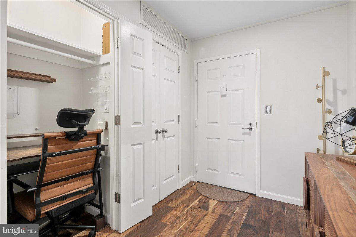 5901 Mt Eagle Drive, Unit 802 Alexandria, VA 22303 - Photo 8 of 52 Entry area with office nook