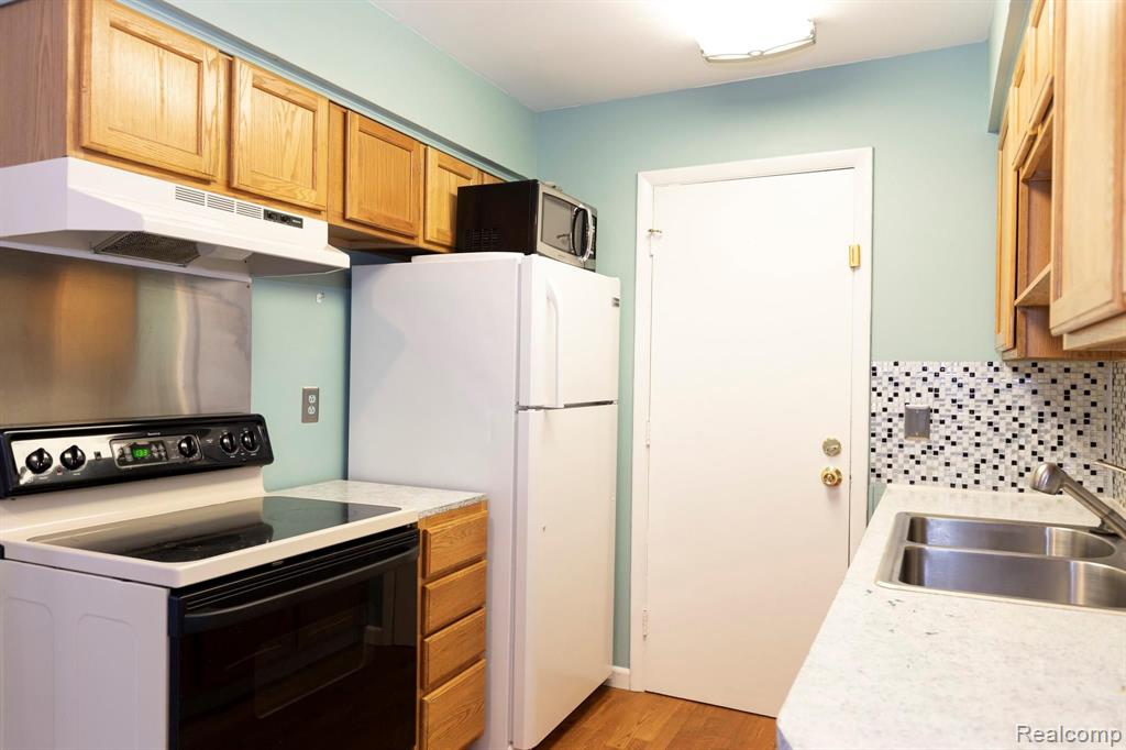 2419 Riverside Drive Trenton, MI 48183 - Photo 18 of 25