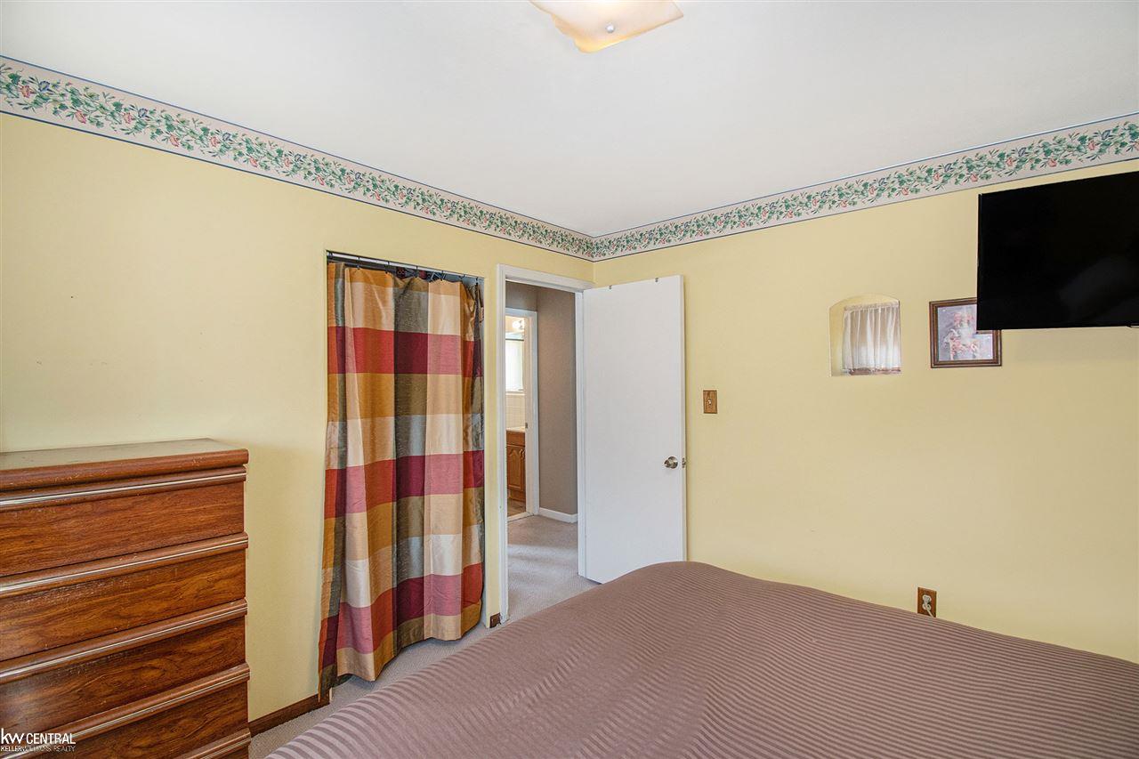 18049 Rainbow Road Fraser, MI 48026 - Photo 16 of 25 50017346-15.JPG