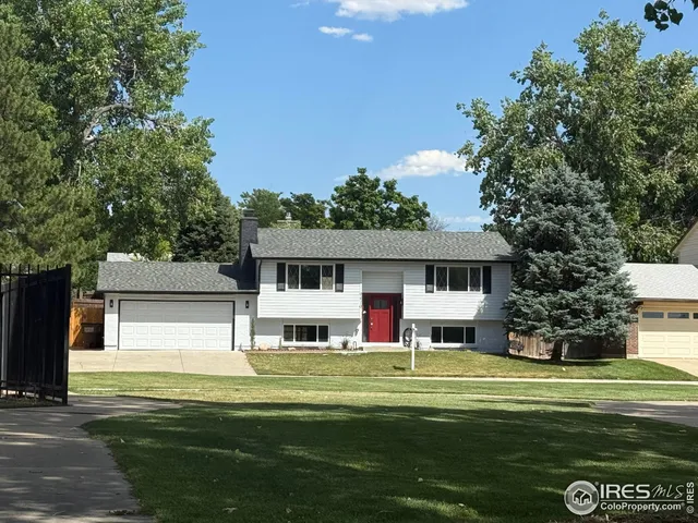 a park bench sitting in the middle of a park