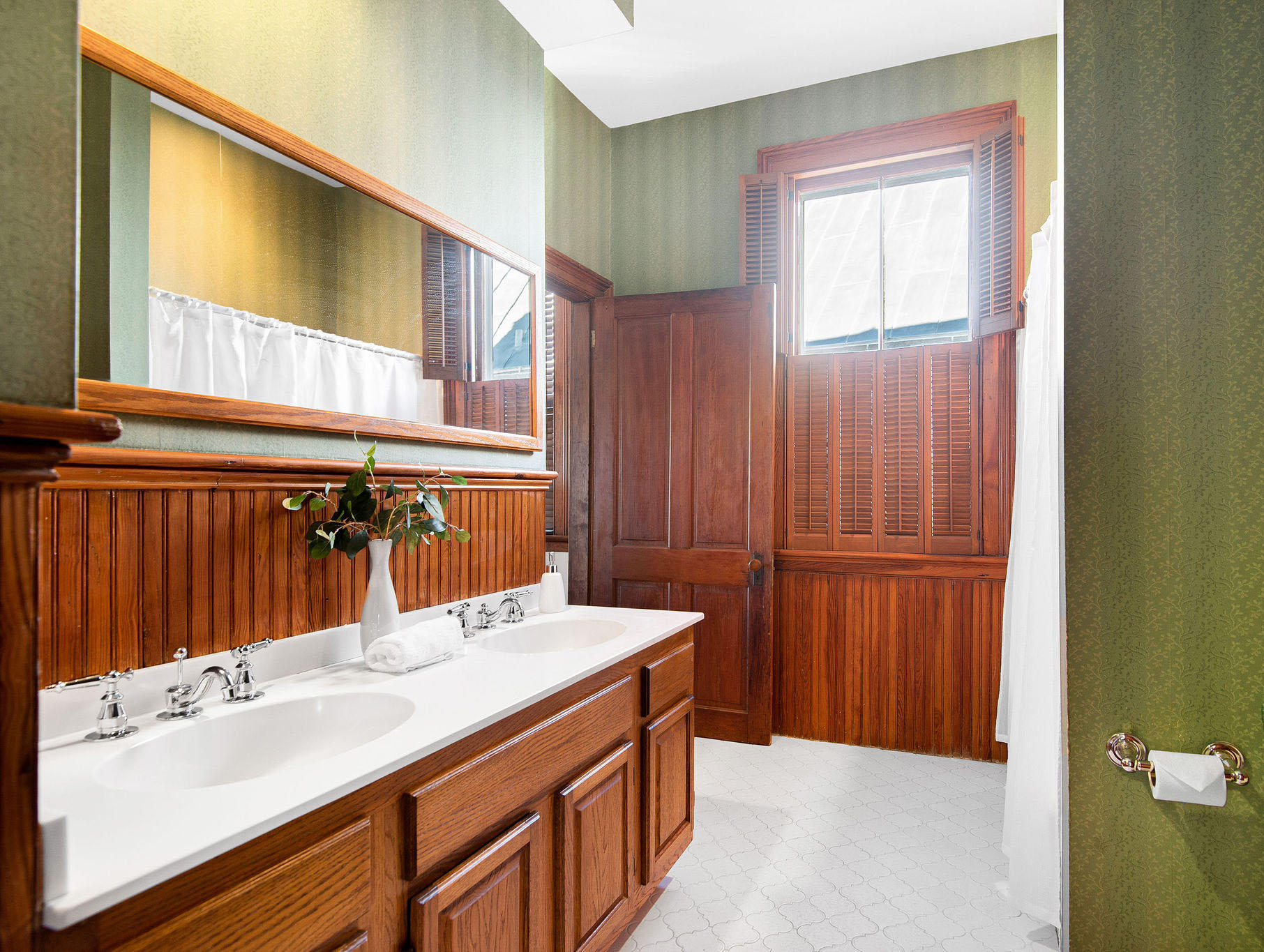 34 Rutledge Avenue Charleston, SC 29401 - Photo 29 of 53 Masterbath