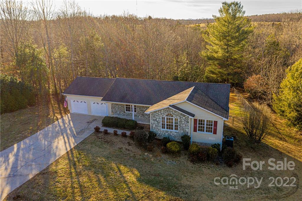 3496 Raintree Drive Hudson, NC 28638 - Photo 2 of 45 Gallery Image 2