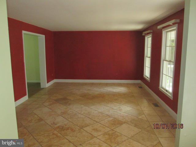 11778 Thomas Spring Road Monrovia, MD 21770 - Photo 5 of 19 Interior (General)
