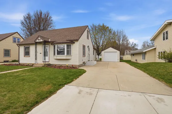 $180,000 | 813 Augusta Avenue Southeast, Willmar, MN 56201