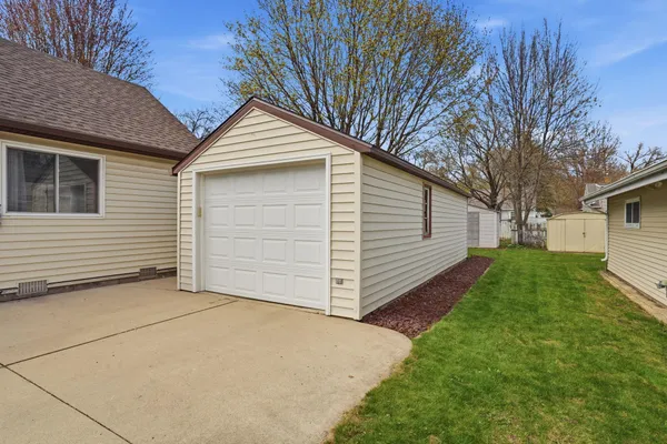 $180,000 | 813 Augusta Avenue Southeast, Willmar, MN 56201