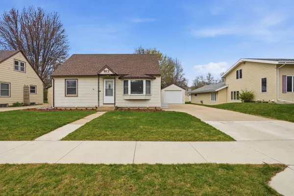 $180,000 | 813 Augusta Avenue Southeast, Willmar, MN 56201