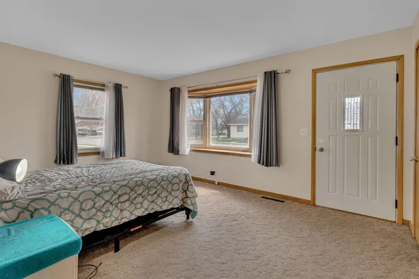 $180,000 | 813 Augusta Avenue Southeast, Willmar, MN 56201