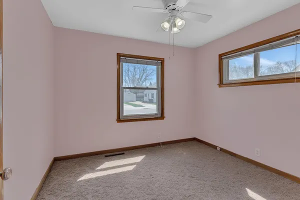 $180,000 | 813 Augusta Avenue Southeast, Willmar, MN 56201