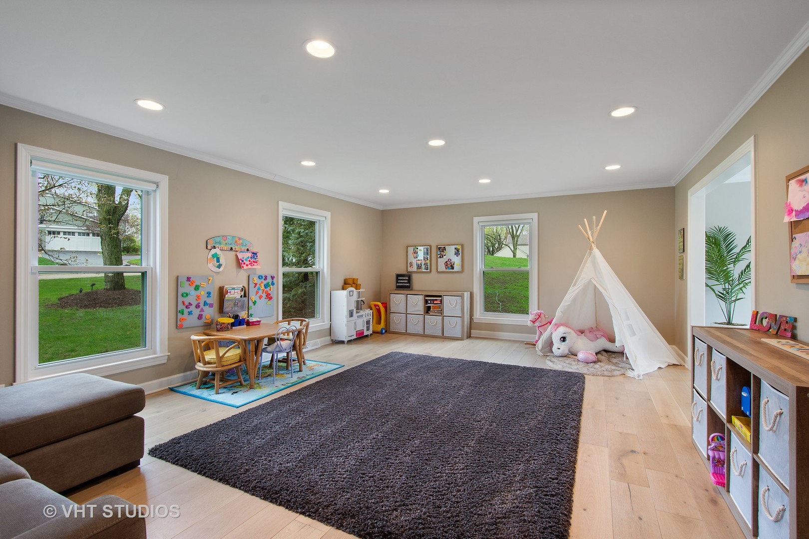 415 North Valley Road Barrington, IL 60010 - Photo 3 of 36 a living room with furniture and a wooden floor
