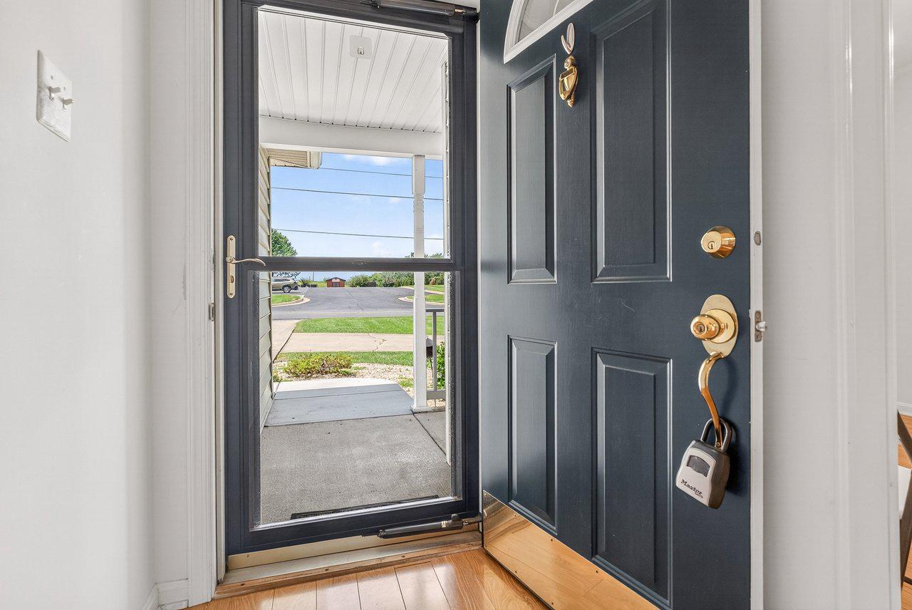 849 South Ox Road Woodstock, VA 22664 - Photo 5 of 51 Welcoming entryway with charm.