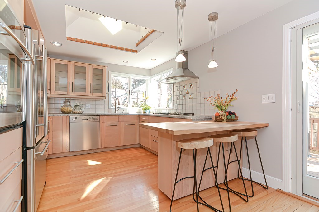 11 Hill Top Road Wellesley, MA 02482 - Photo 17 of 42 Gallery Image 17