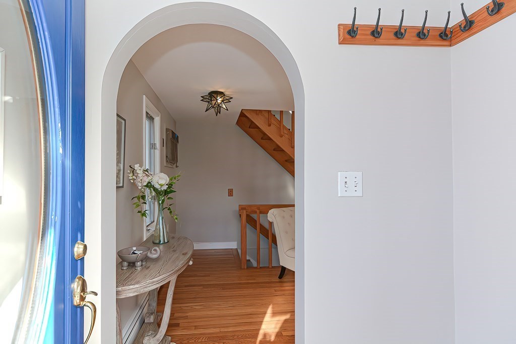 11 Hill Top Road Wellesley, MA 02482 - Photo 3 of 42 Gallery Image 3