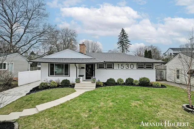 $3,400 | 1530 Sherwood Avenue Southeast, Grand Rapids, MI 49506