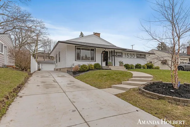 $3,400 | 1530 Sherwood Avenue Southeast, Grand Rapids, MI 49506