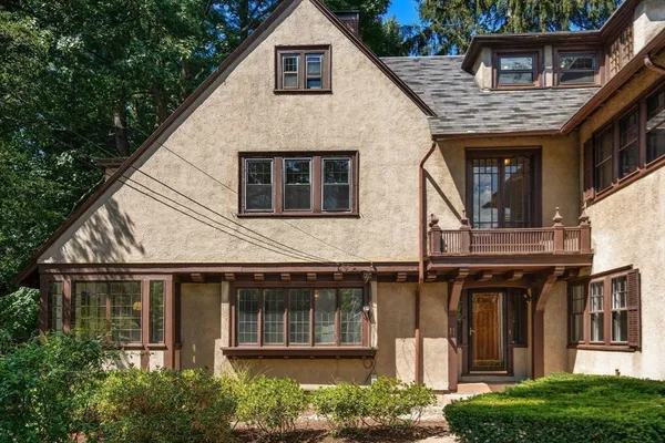 $2,250,000 | 9-11 Hampden Street, Wellesley, MA 02482