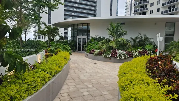 $9,500 | 700 Northeast 24th Street, Unit 2803, Miami, FL 33137