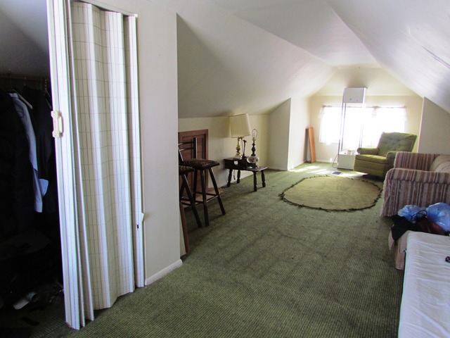 6952 West Foster Avenue Chicago, IL 60656 - Photo 12 of 14 a living room with furniture and a table