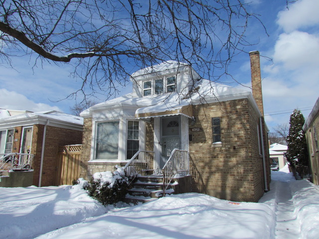 6952 West Foster Avenue Chicago, IL 60656 - Photo 2 of 14 a front view of a house