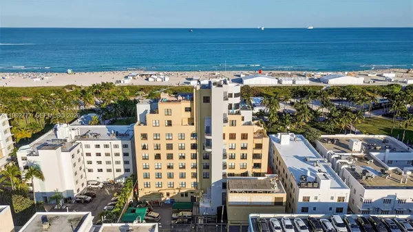$22,500 | 1330 Ocean Drive, Unit R7C, Miami Beach, FL 33139