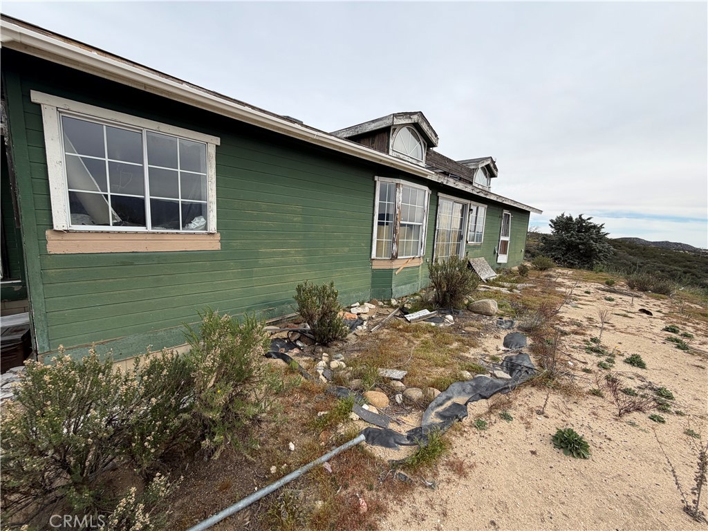 61200 Indian Paint Brush Road Anza, CA 92539 - Photo 38 of 73 a backyard of a house with lots of green space