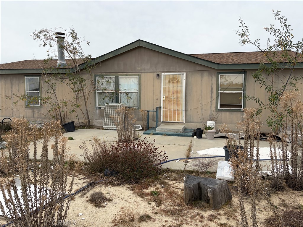 61200 Indian Paint Brush Road Anza, CA 92539 - Photo 4 of 73 a view of a house with backyard and sitting area