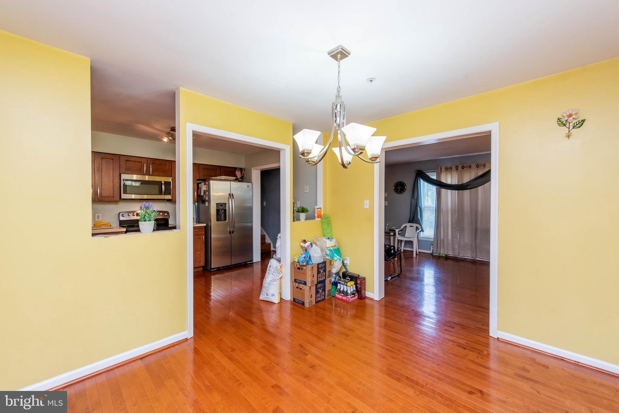 9811 Ridge Street Lanham, MD 20706 - Photo 11 of 34 Dining room