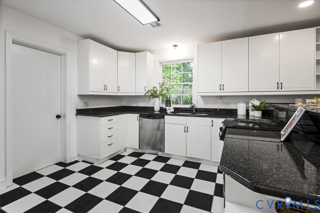 7516 Tanglewood Road Richmond, VA 23225 - Photo 17 of 47