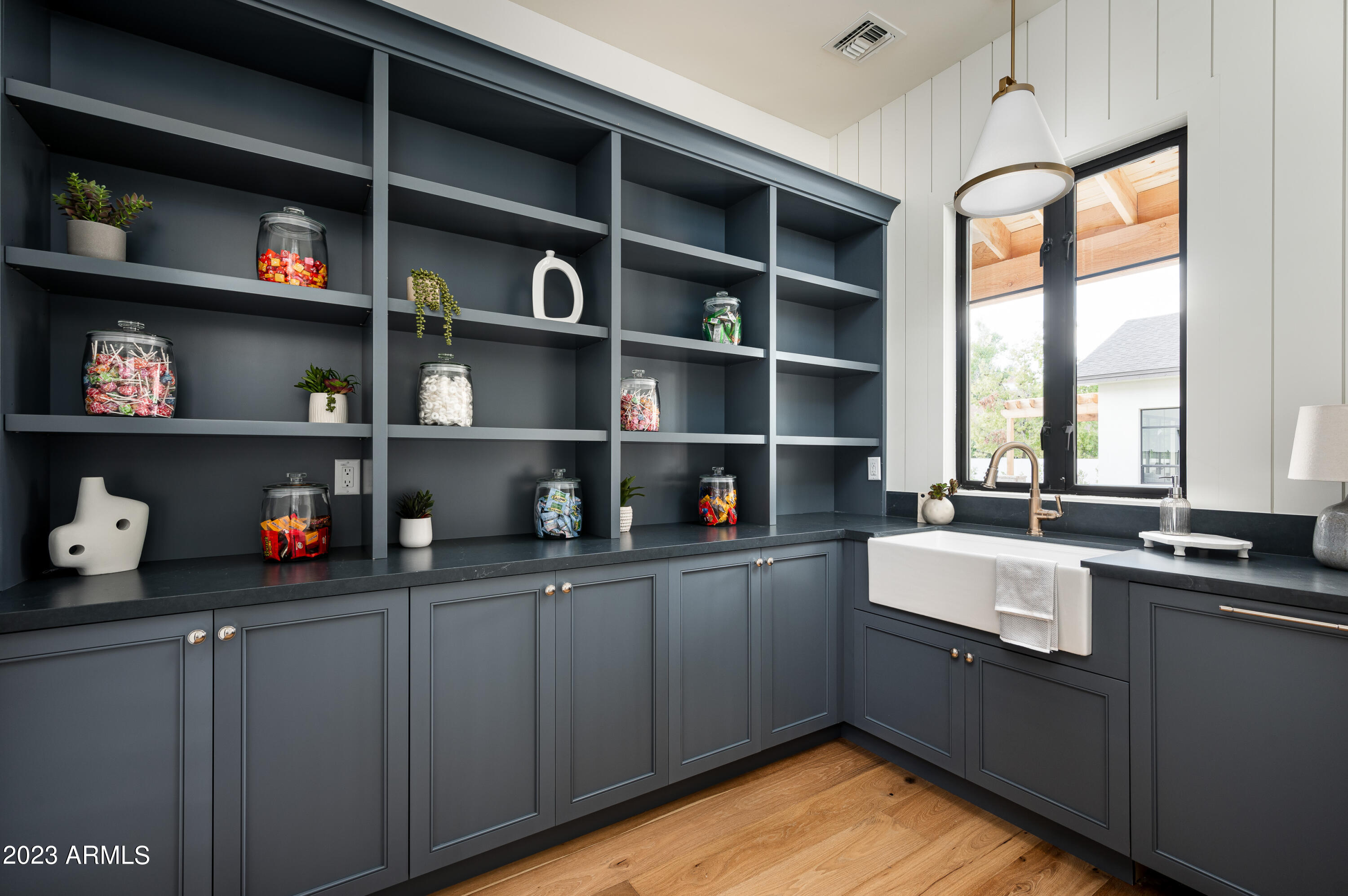 7230 North Central Avenue Phoenix, AZ 85021 - Photo 18 of 50 Butler's Pantry