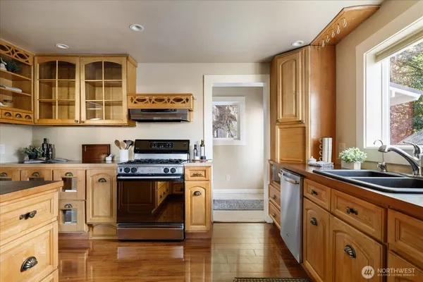 $715,000 | 220 Morris Street, La Conner, WA 98257