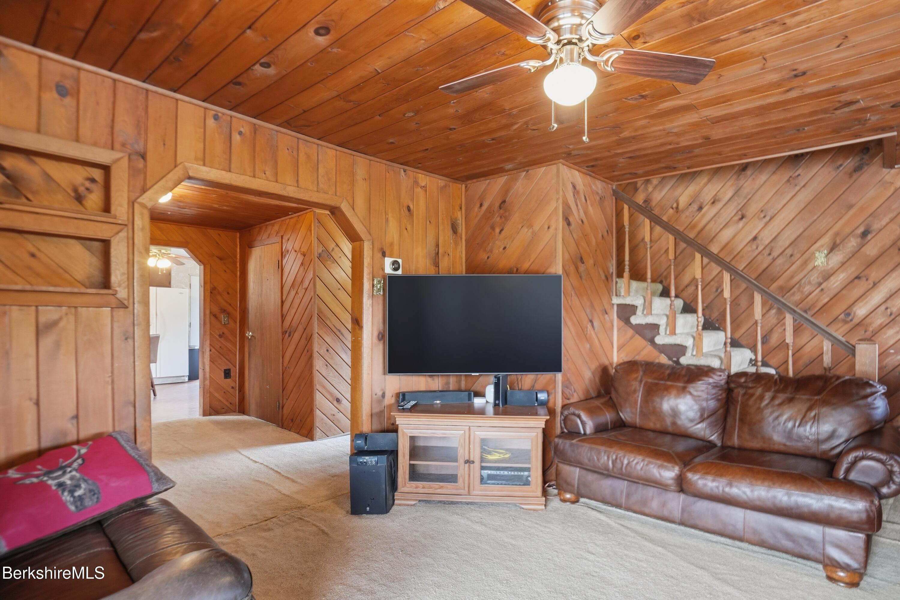 475 W Road Clarksburg, MA 01247 - Photo 24 of 47 Livingroom
