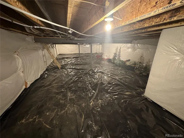 a view of utility room