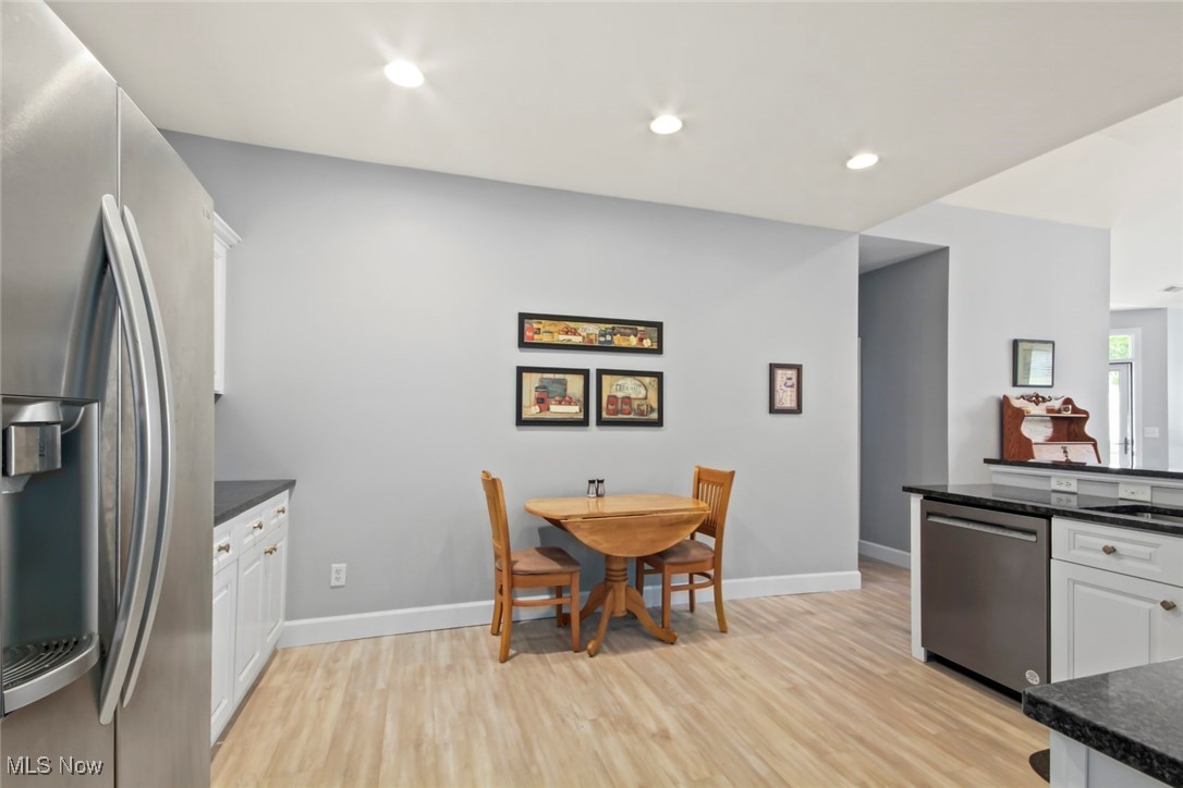9151 Springfield Road Youngstown, OH 44514 - Photo 6 of 17 Eat-in space in Kitchen
