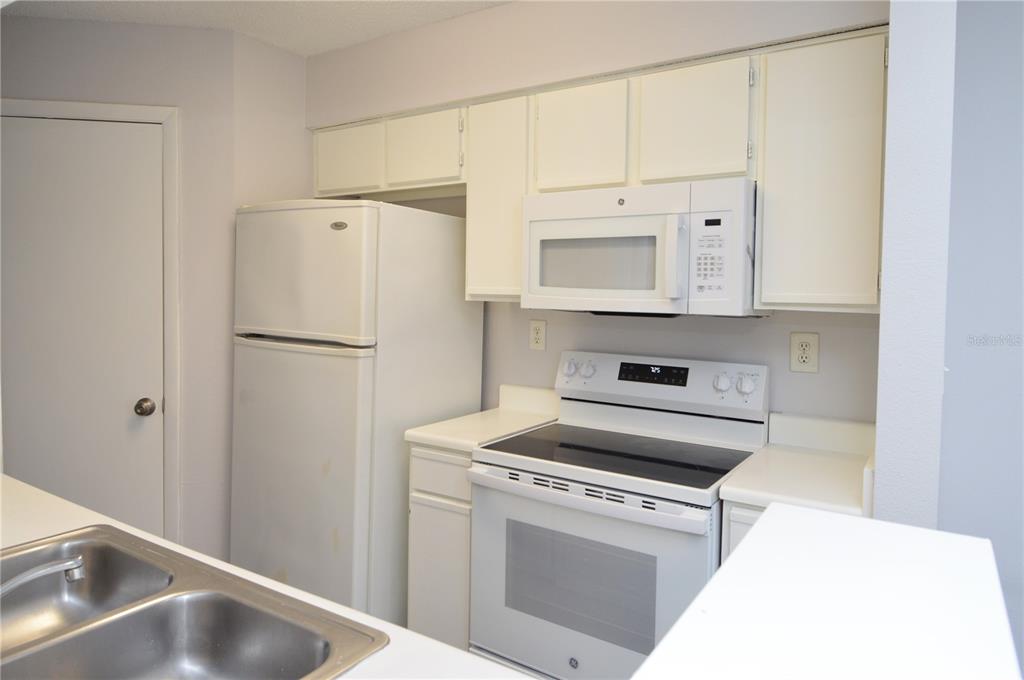 8641 Fancy Finch Drive, Unit 103 Tampa, FL 33614 - Photo 6 of 92