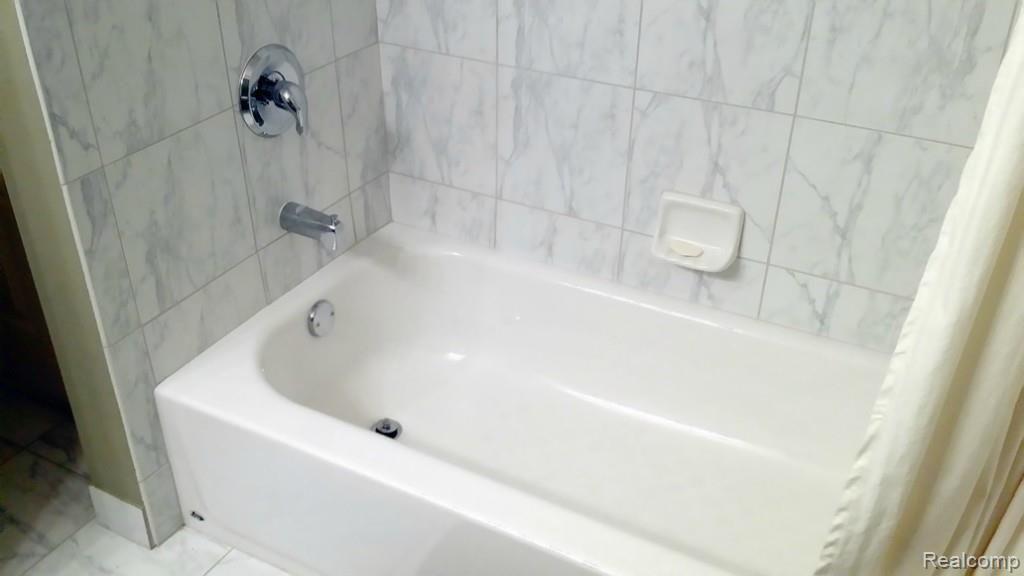 45900 South Stonewood Road, Unit 225 Canton, MI 48187 - Photo 44 of 61 b23_102323.jpg