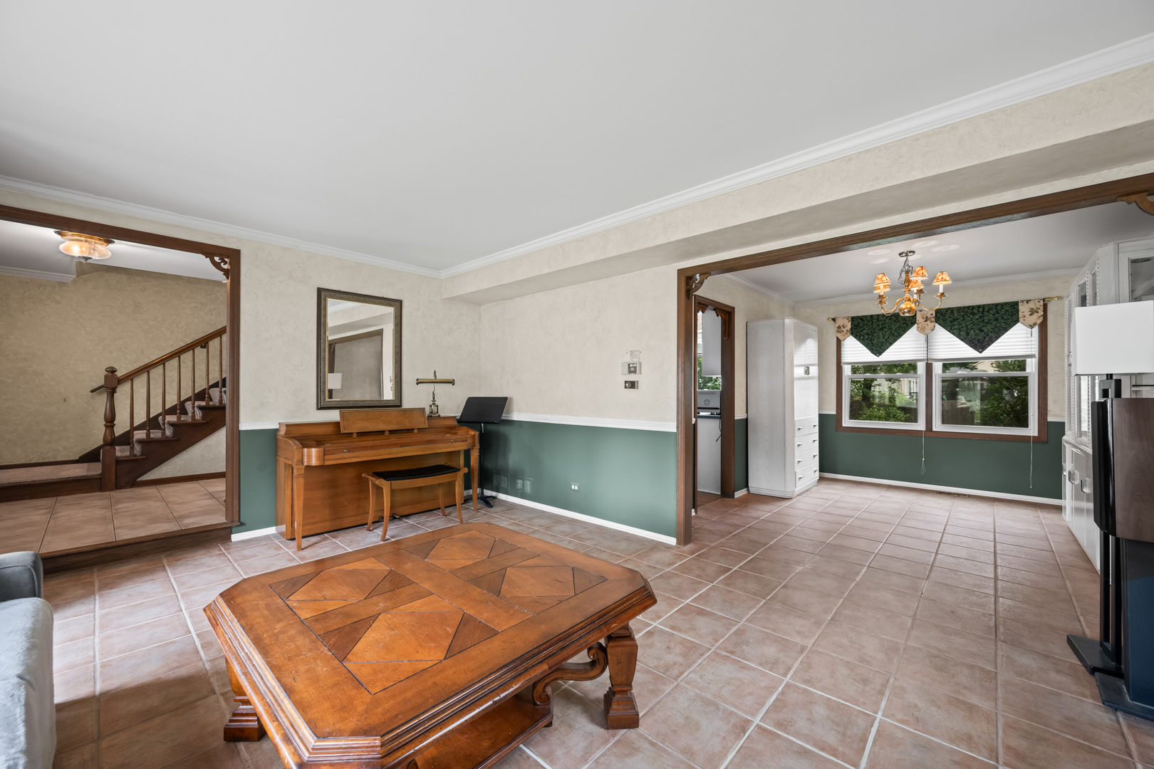 1054 Shady Tree Lane Wheeling, IL 60090 - Photo 4 of 22 Gallery Image 4