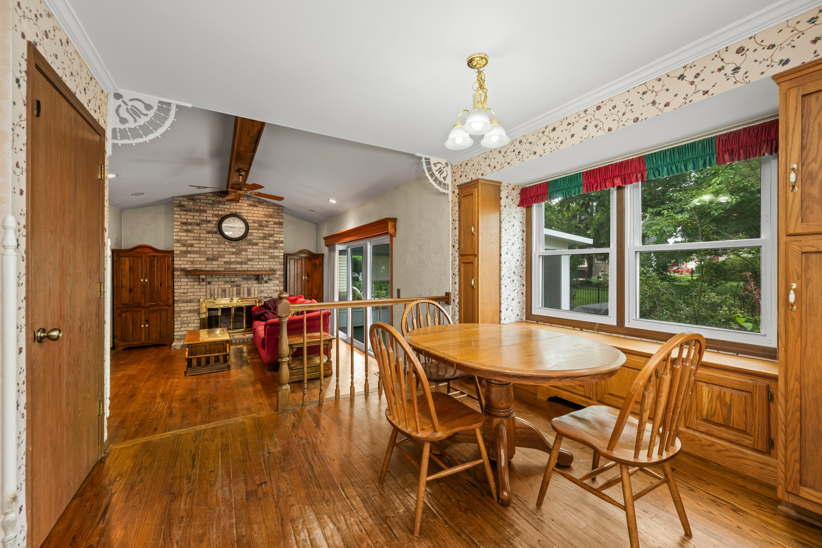 1054 Shady Tree Lane Wheeling, IL 60090 - Photo 8 of 22 Gallery Image 8