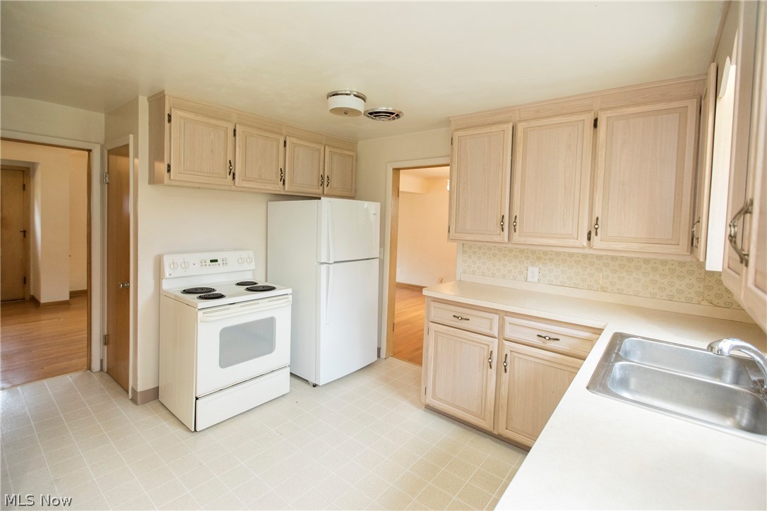 1005 Professor Road Cleveland, OH 44124 - Photo 8 of 23