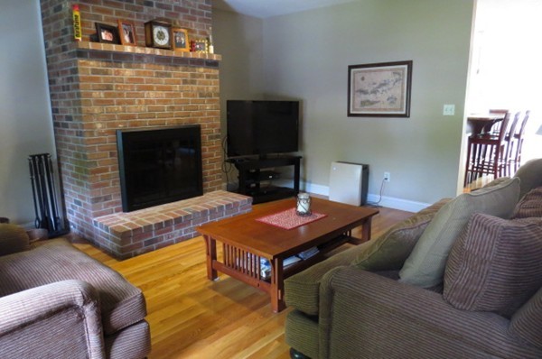 58 Barrett Road Marlborough, MA 01752 - Photo 4 of 30 Gallery Image 4