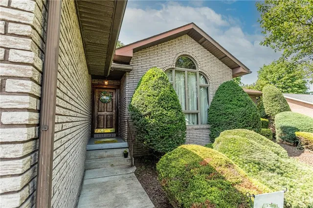 a house view with a outdoor space