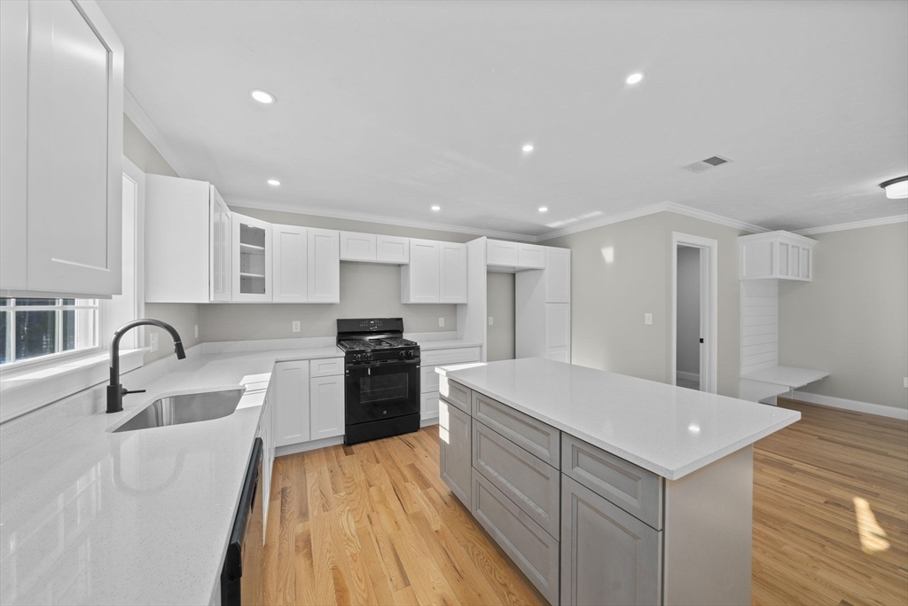 6 Amanda's Way, Unit 6 Halifax, MA 02338 - Photo 2 of 31