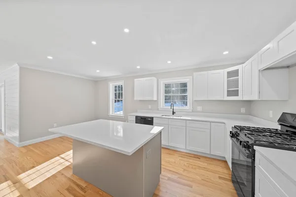 $629,900 | 6 Amanda's Way, Unit 6, Halifax, MA 02338