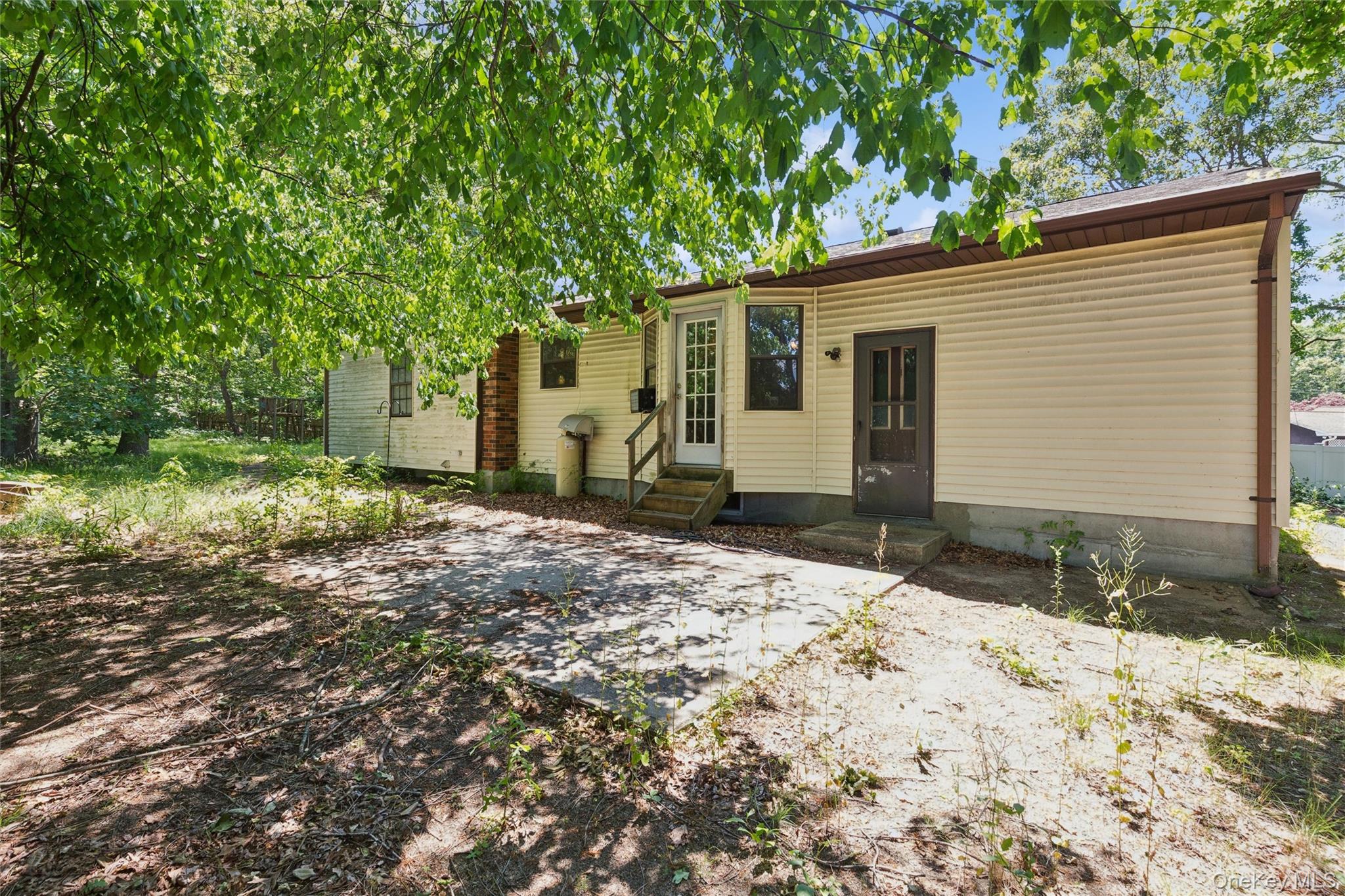 111 South Coleman Road Centereach, NY 11720 - Photo 18 of 33