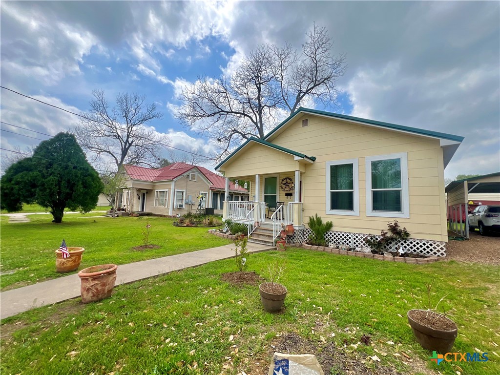 319 Smith Street Gonzales, TX 78629 - Photo 4 of 26