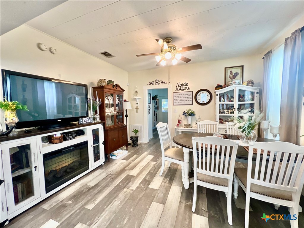 319 Smith Street Gonzales, TX 78629 - Photo 7 of 26