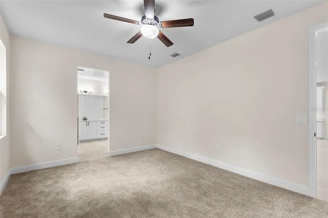en empty room with ceiling fan
