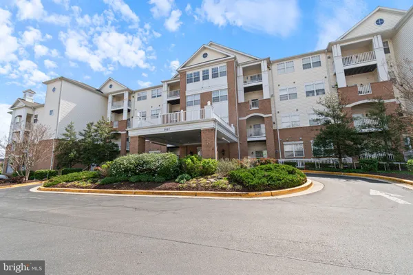 $325,000 | 2607 Chapel Lake Drive, Unit 107, Gambrills, MD 21054